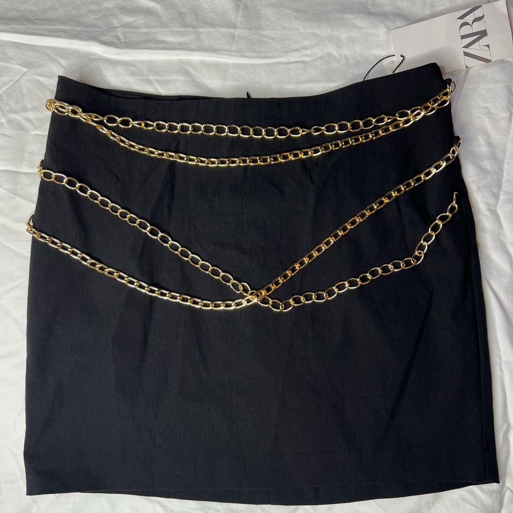 NEW Never Worn Zara black mini skirt with gold chains